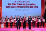 12 học sinh nhận huân chương lao động