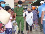 Phu nhân nguyên Chủ tịch nước tặng 1.000 phần quà cho người nghèo