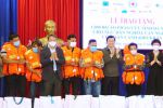 Nguyên Chủ tịch nước Trương Tấn Sang: Trao tặng áo phao hỗ trợ ngư dân